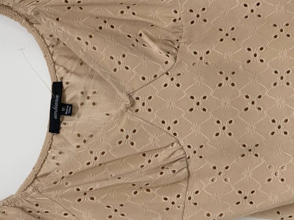 Ambiance Cream Eyelet Top Size M - Picture 3 of 5
